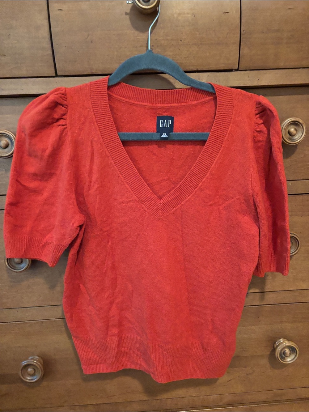 GAP Bright Rust Red V-Neck Puff Sleeve soft sweater worn once like new XS